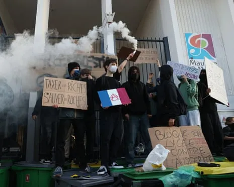 Recently Appointed French Prime Minister Under Mounting Scrutiny as Countrywide Protests Disrupt Schools and Transport